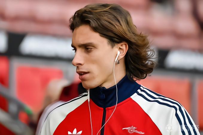 斯基拉:皇马已询问卡拉菲奥里的信息,目前尚未与阿森纳谈判